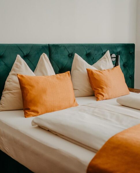 palais-junior-suite-doppelbett-elaya-hotel-villach Gemütlich schlafen im elaya hotel villach.