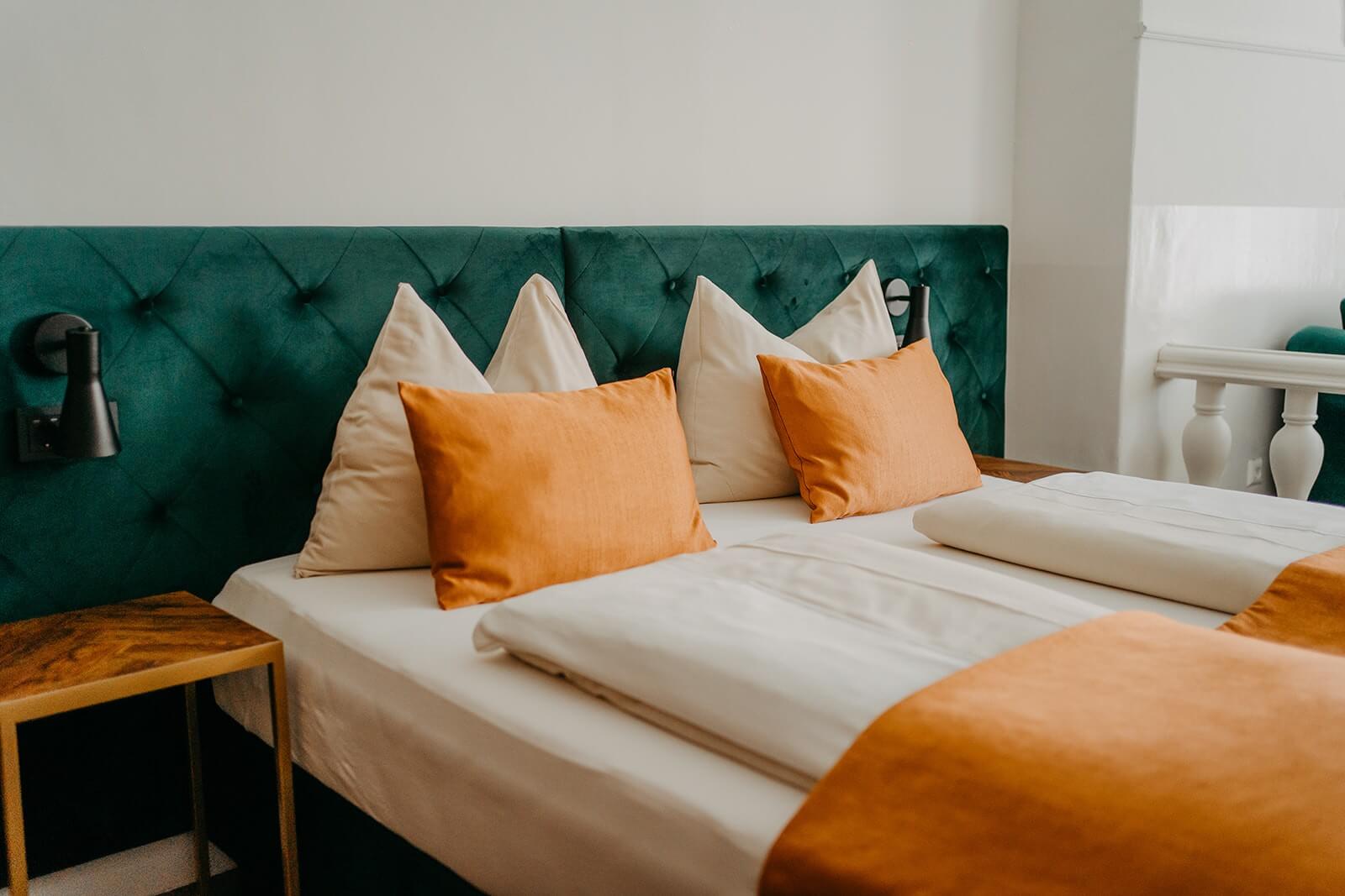 palais-junior-suite-doppelbett-elaya-hotel-villach Gemütlich schlafen im elaya hotel villach.
