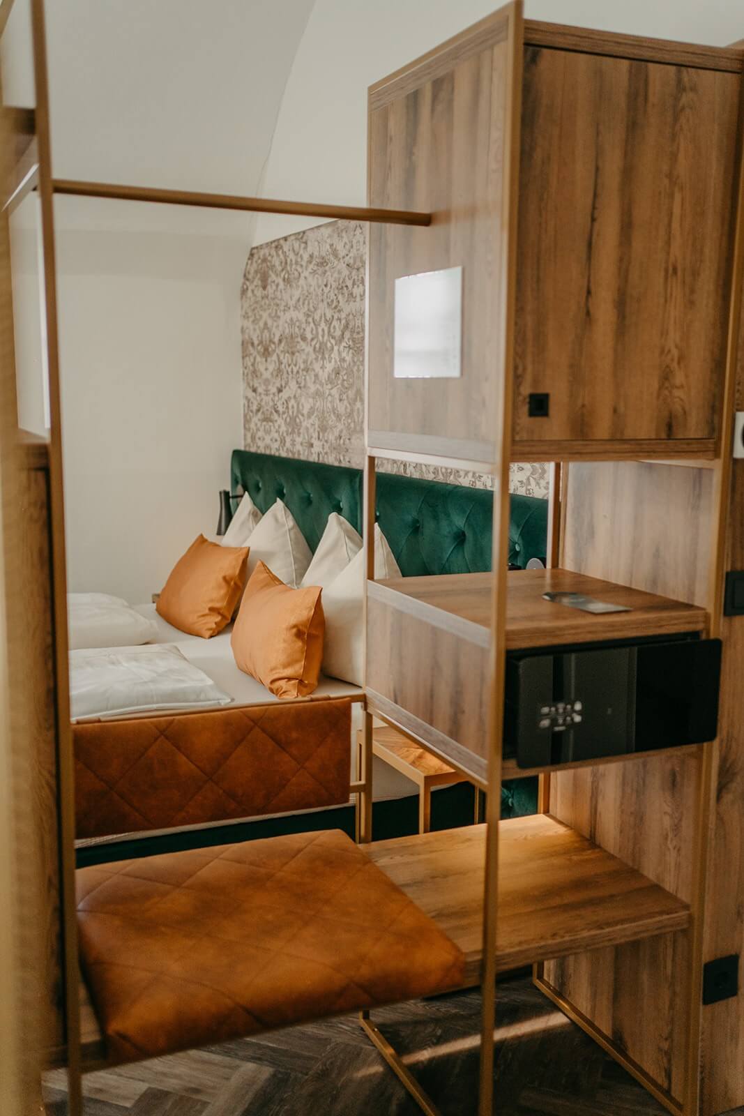 superior-doppelzimmer-doppelbett-spiegel-elaya-hotel-villach Mach es dir bequem im elaya hotel villach.