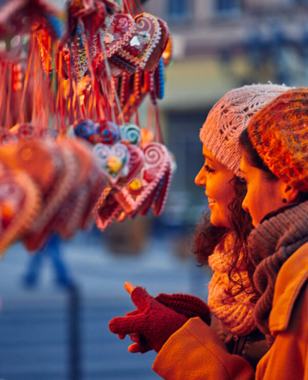 Enjoying Christmas Market Weihnachtshütte vom elaya hotel munich schwabing