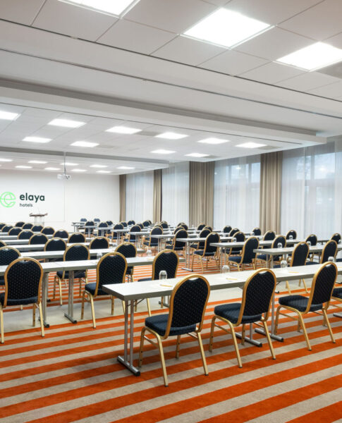 elaya-hotel-stuttgart-ludwigsburg-tagungsraum-theater-nachbearbeitet Hier lässt es sich einwandfrei tagen
